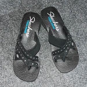 Skechers yoga foam sandals black new no tags size 8 with silver studs